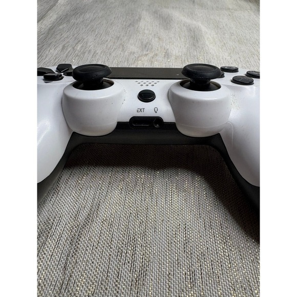Wireless PS4 Controller by ZR Computer Entertainment Black and white - Picture 9 of 10
